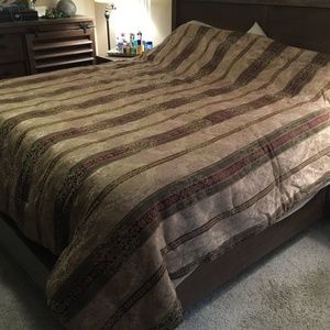 CROSCILL COMFORTER 6 PIECE SET KING SIZE